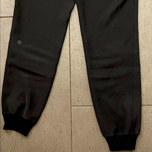 Lululemon womens on the fly joggers size 2 - Picture 4 of 5
